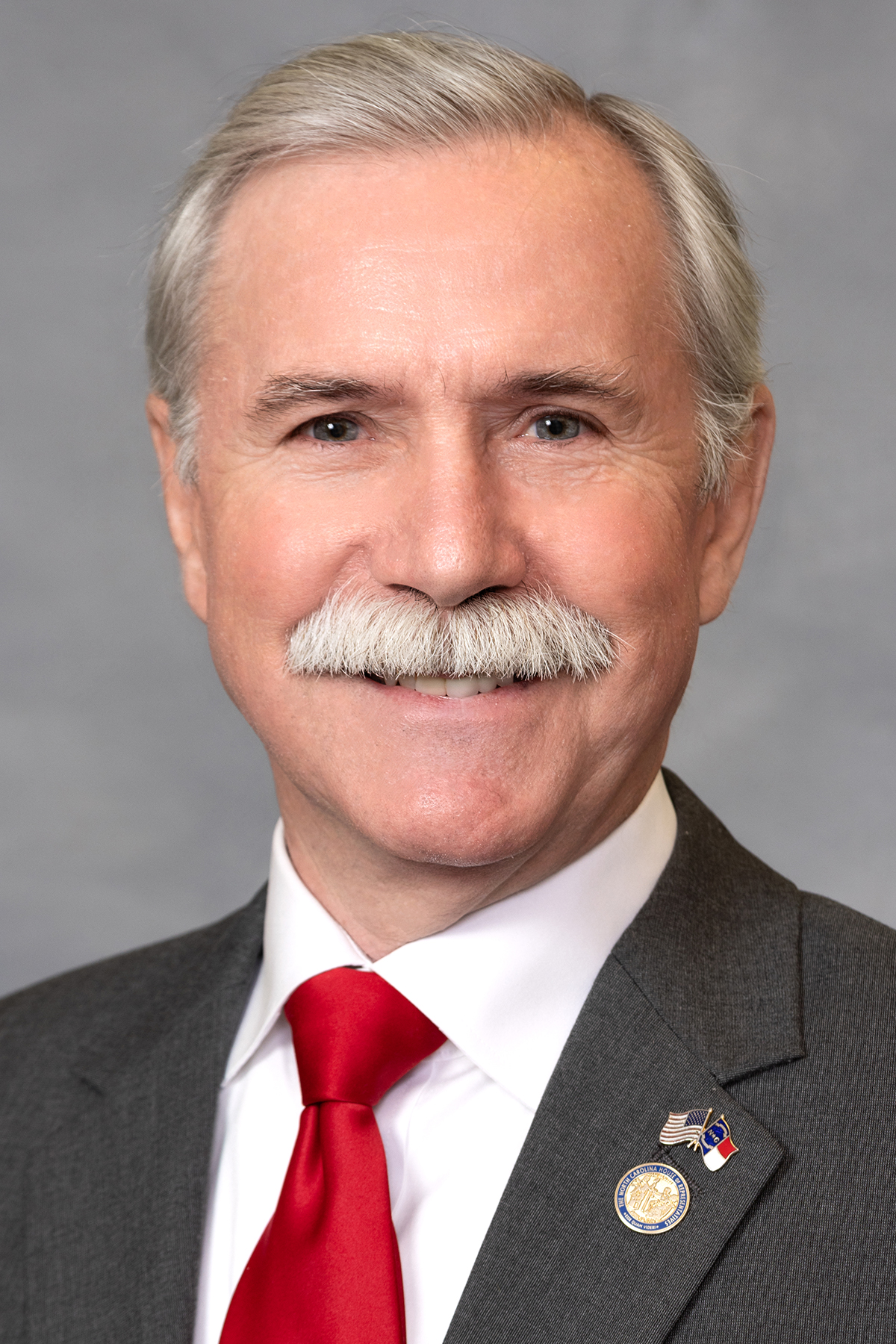 Official portrait of Dennis Riddell